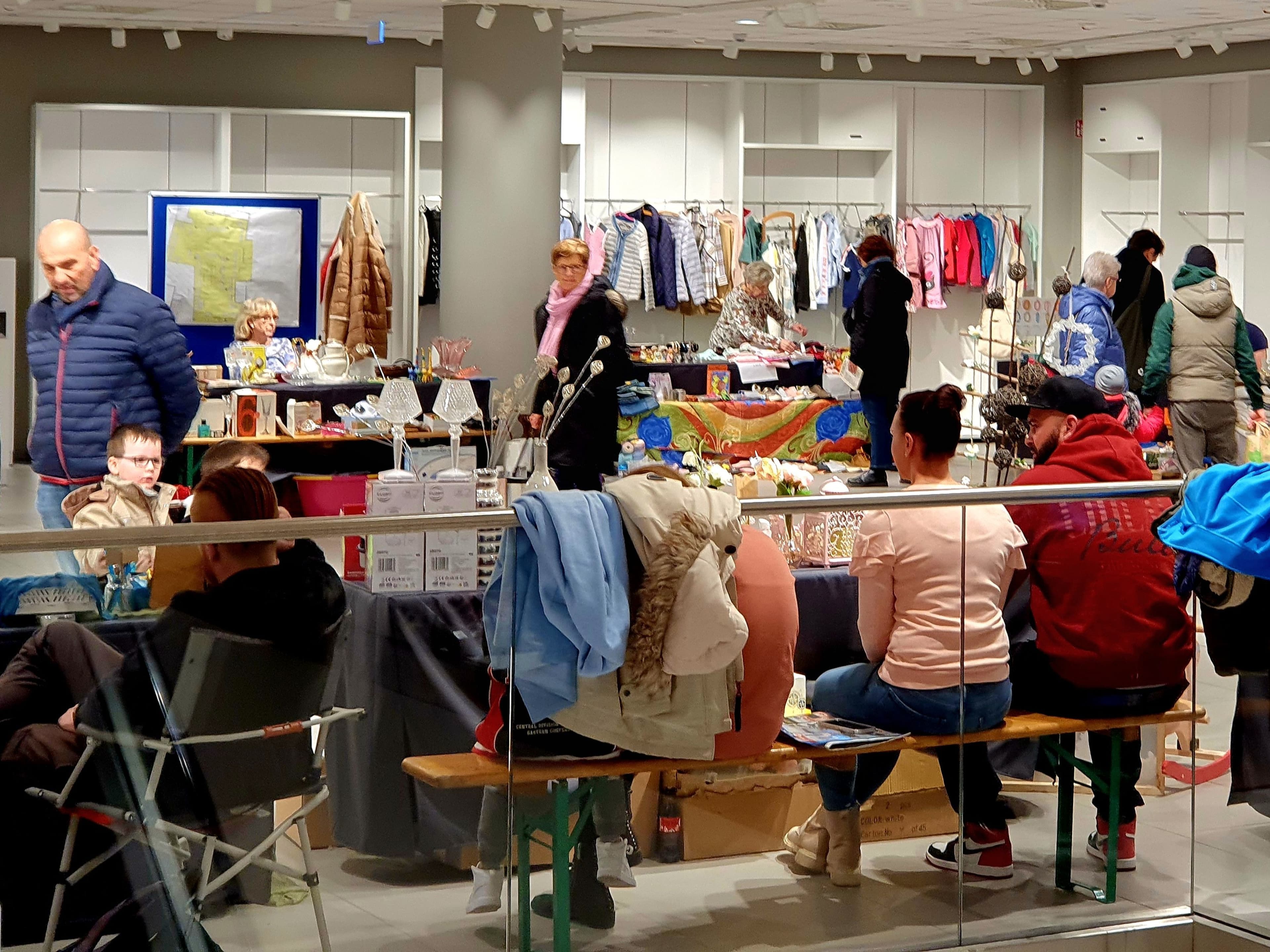 Bürger-Flohmärkte im ehemaligen H&M-Gebäude: Ein Erfolg für die Innenstadt