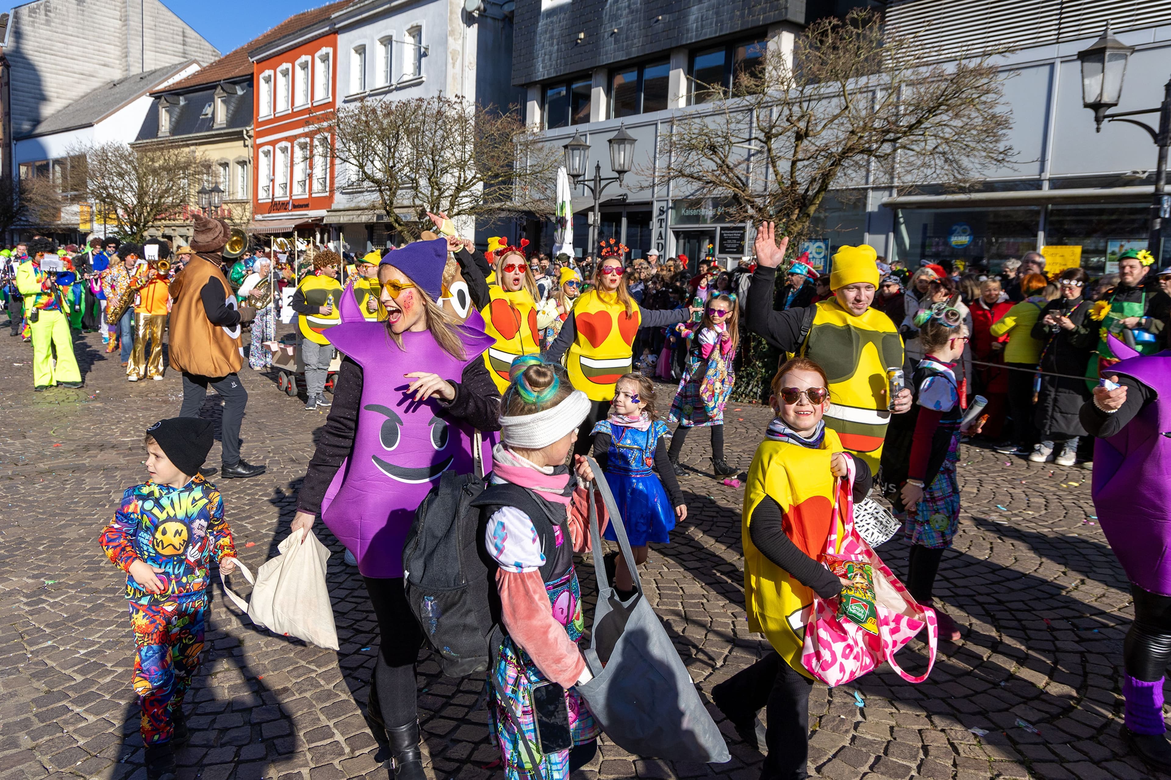 Buntes Treiben beim Faasenachtsumzug in St. Ingbert
