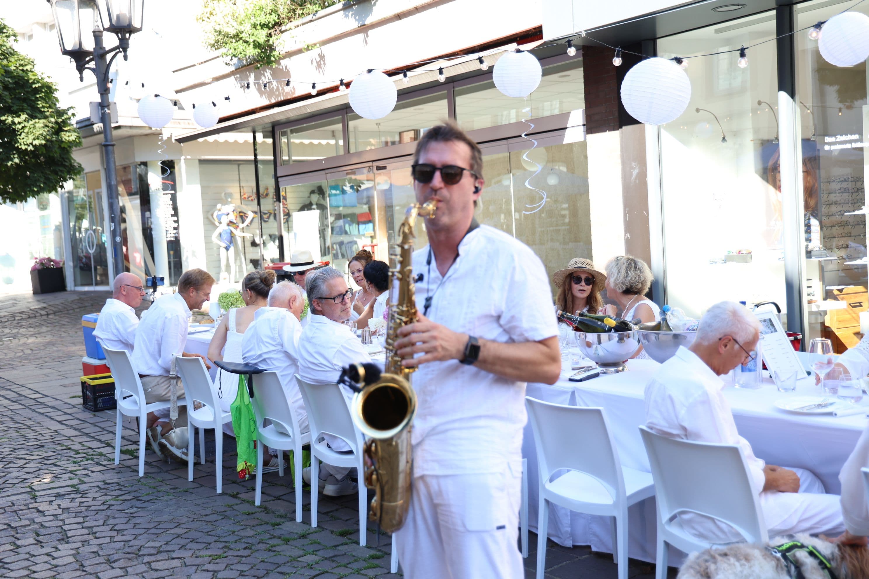 Ein Abend in Weiß: Ein Fest der Gemeinschaft in St. Ingbert