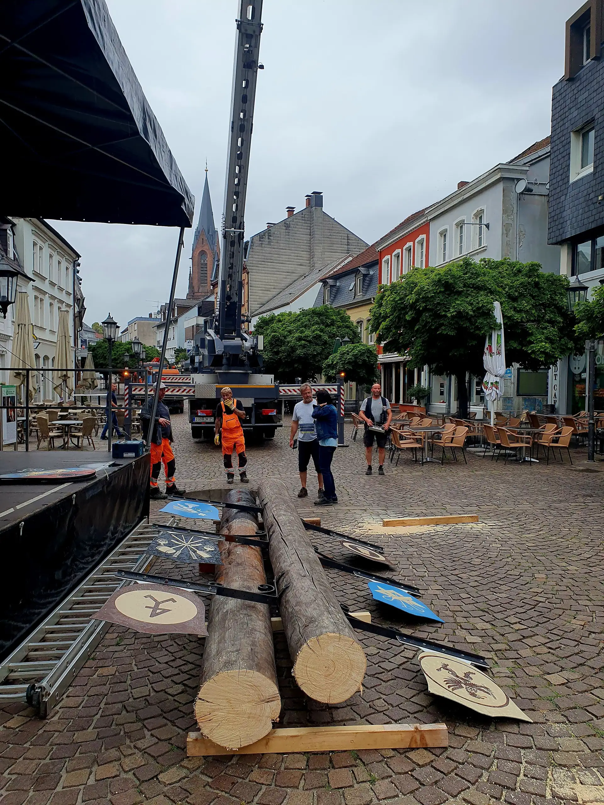 Oberwürzbach setzt künftig auf Metall-Maibaum