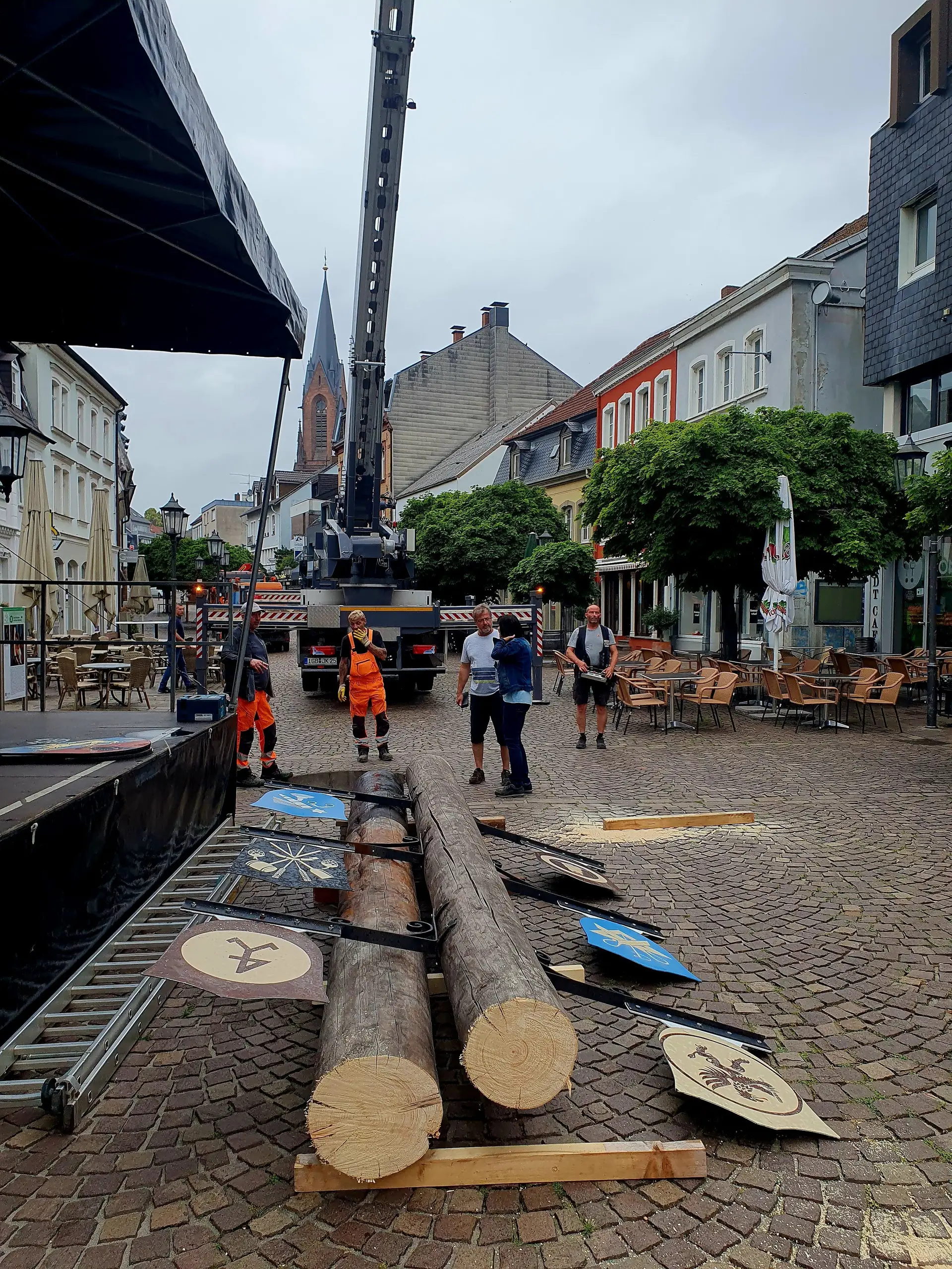 Oberwürzbach setzt künftig auf Metall-Maibaum