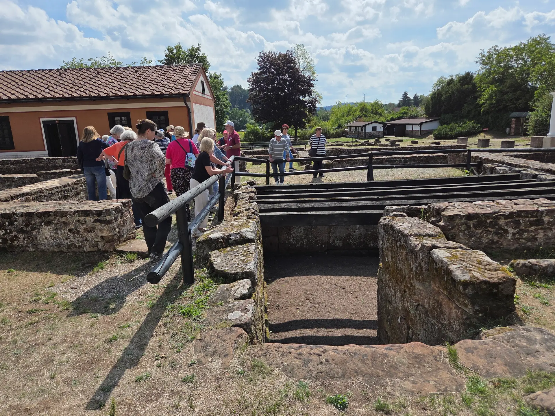Führung im Römermuseum Schwarzenacker für Seniorinnen und Senioren in Homburg gestartet
