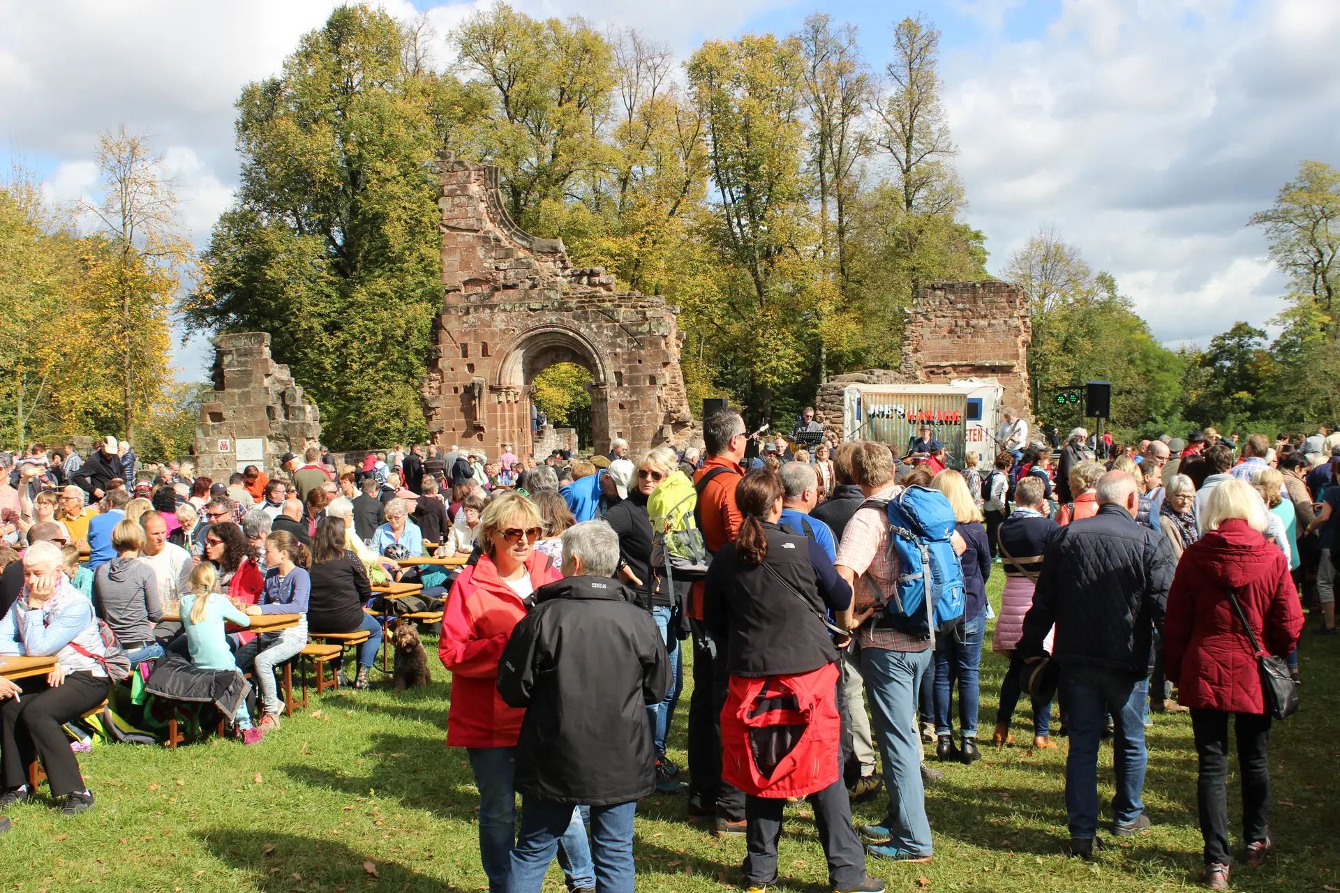 Keine Bildbeschreibung verfügbar für weinfest_2.jpg.
