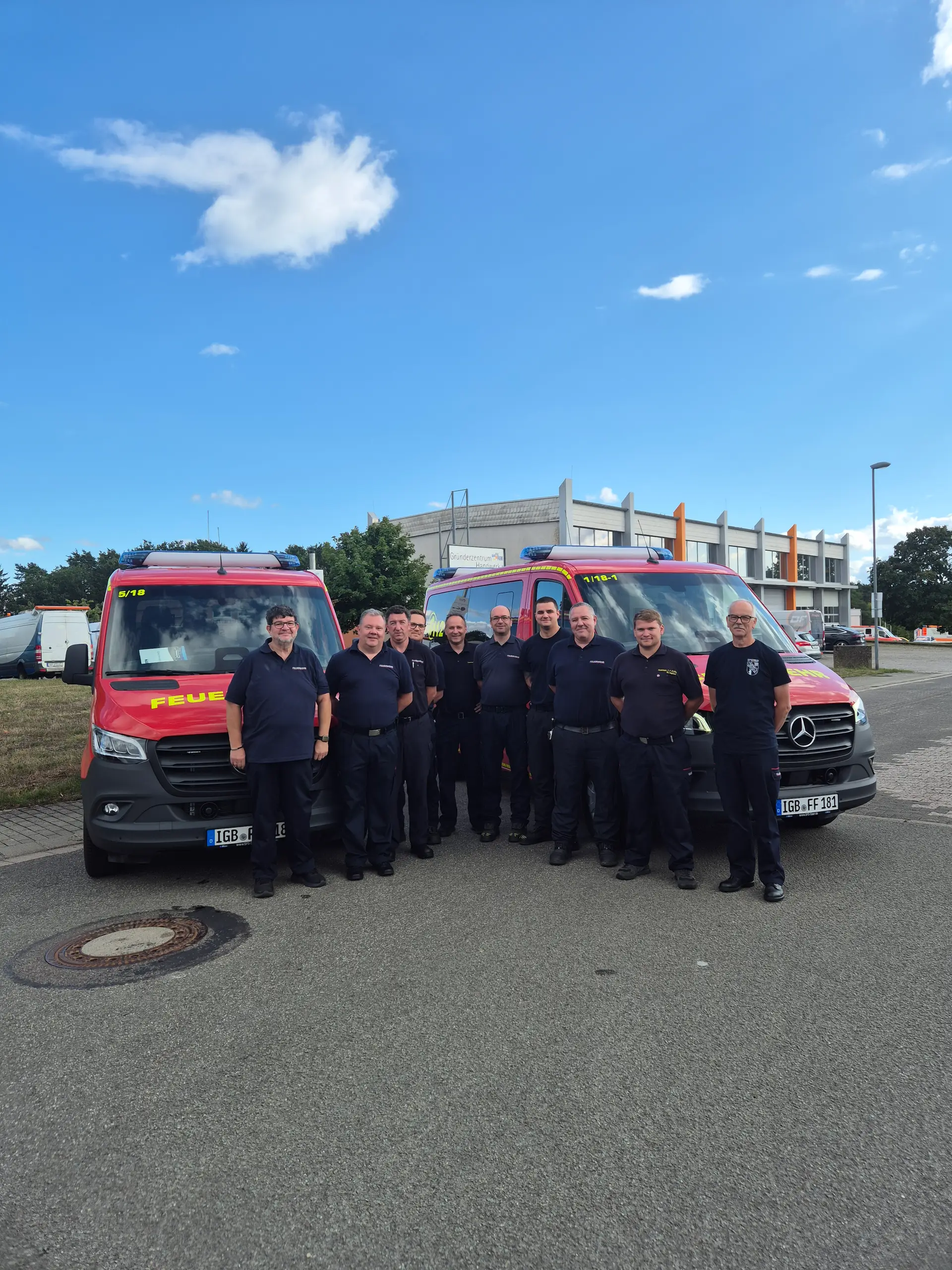 Feuerwehr St. Ingbert übergibt neue Mannschaftstransportwagen an zwei Löschbezirke