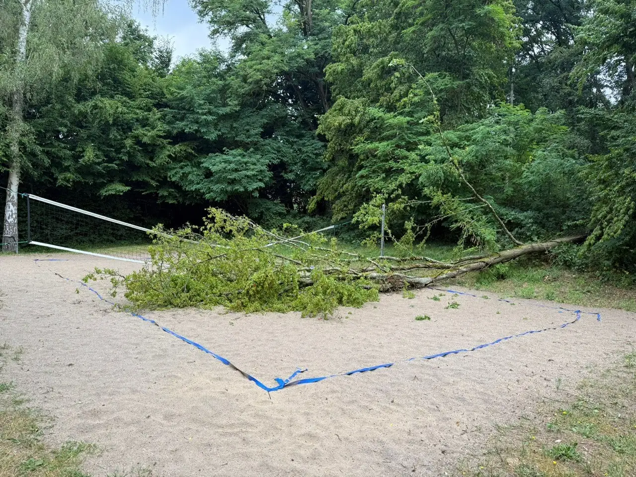 Sturmschaden am Schwimmbad.